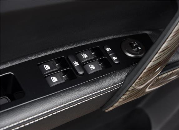众泰T600 2015款 1.5T 手动旗舰型 车厢座椅   门窗控制