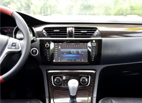 众泰T600 2015款 家用版 2.0T 手动豪华型 中控类   中控台