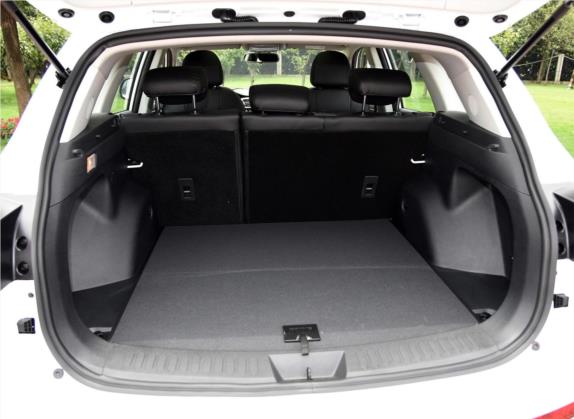 众泰T600 2015款 家用版 2.0T 手动尊贵型 车厢座椅   后备厢