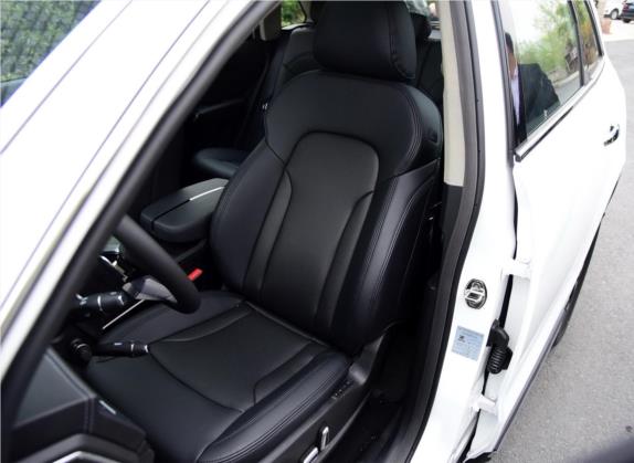 众泰T600 2016款 运动版 2.0T DCT尊贵型 车厢座椅   前排空间