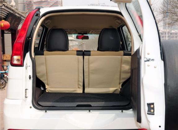 众泰T200 2013款 1.3L MT都市型 车厢座椅   后备厢