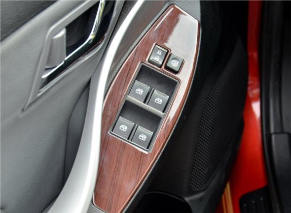 众泰Z300 2012款 1.5L 手动精英型 车厢座椅   门窗控制