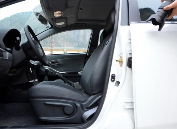 众泰Z300 2013款 1.6L 自动尊贵型 车厢座椅   前排空间