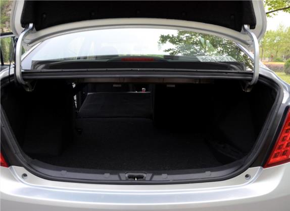 众泰Z300 2013款 1.6L 自动尊贵型 车厢座椅   后备厢