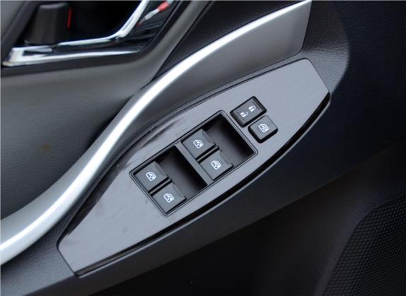 众泰Z300 2013款 1.6L 自动尊贵型 车厢座椅   门窗控制