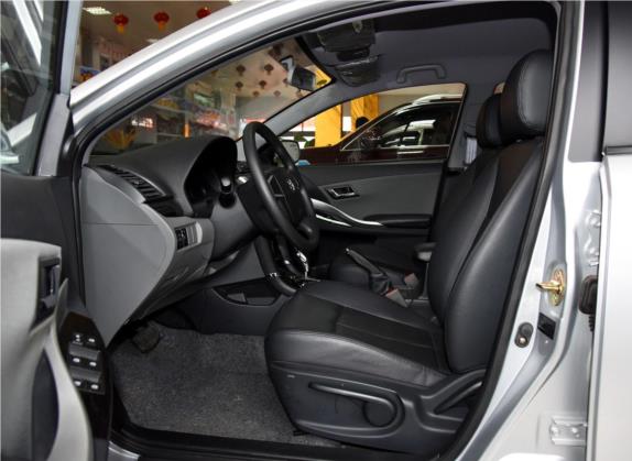 众泰Z300 2014款 1.6L 驾值版自动精英型 车厢座椅   前排空间