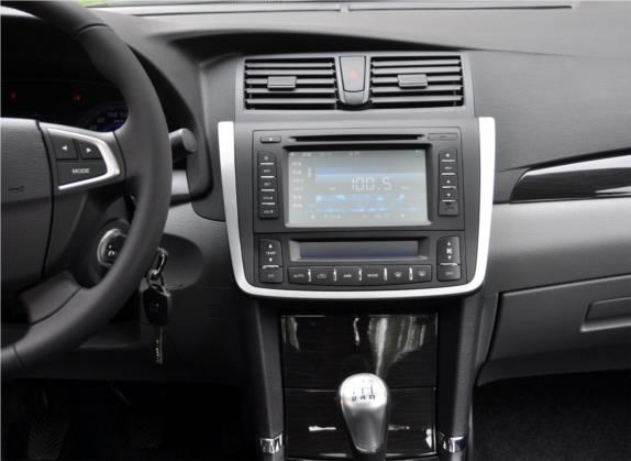 众泰Z300 2014款 新视界 1.5L 手动尊贵型 中控类   中控台