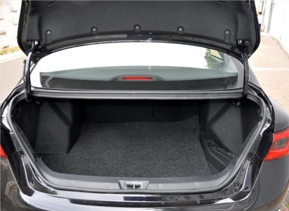 众泰Z300 2014款 新视界 1.5L 手动尊贵型 车厢座椅   后备厢