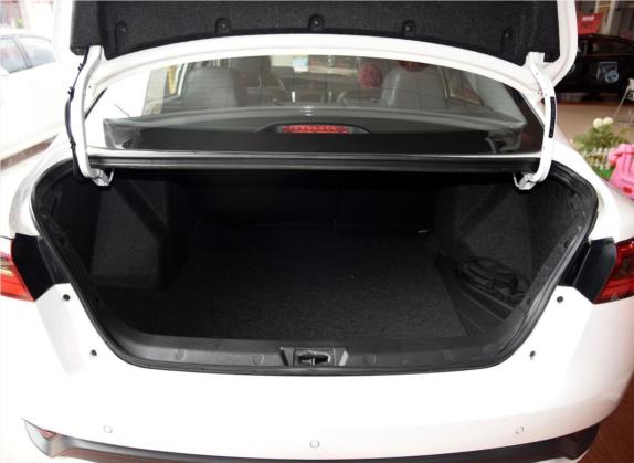 众泰Z300 2014款 新视界 1.6L 自动豪华型 车厢座椅   后备厢