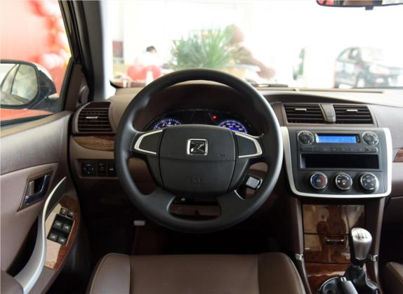 众泰Z300 2016款 新视界 1.5L 手动进取型天窗版 中控类   驾驶位