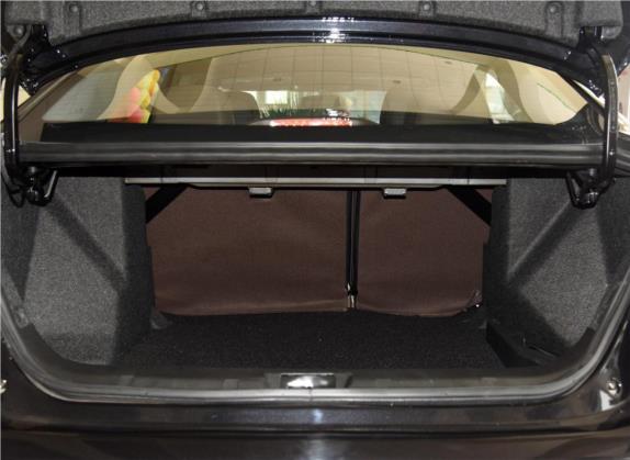 众泰Z300 2016款 新视界 1.5L 手动进取型天窗版 车厢座椅   后备厢