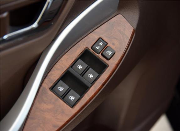 众泰Z300 2016款 新视界 1.5L 手动进取型天窗版 车厢座椅   门窗控制