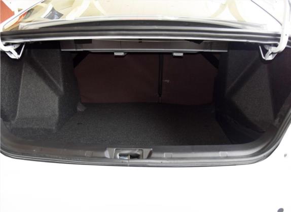 众泰Z300 2016款 新视界 1.5L 手动进取型 车厢座椅   后备厢