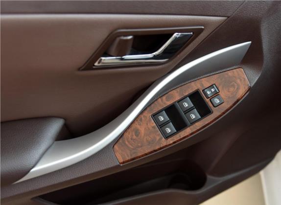 众泰Z300 2016款 新视界 1.5L 手动进取型 车厢座椅   门窗控制