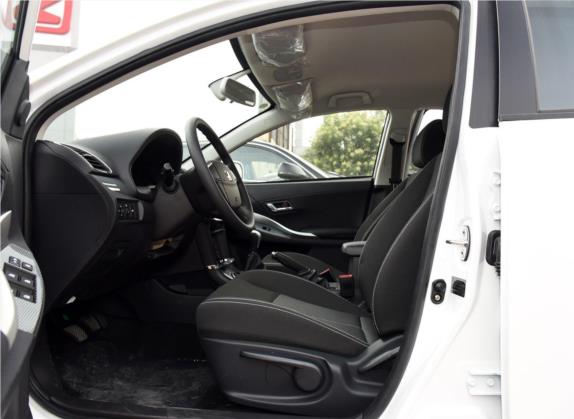 众泰Z300 2016款 1.5L 手动精英型 车厢座椅   前排空间