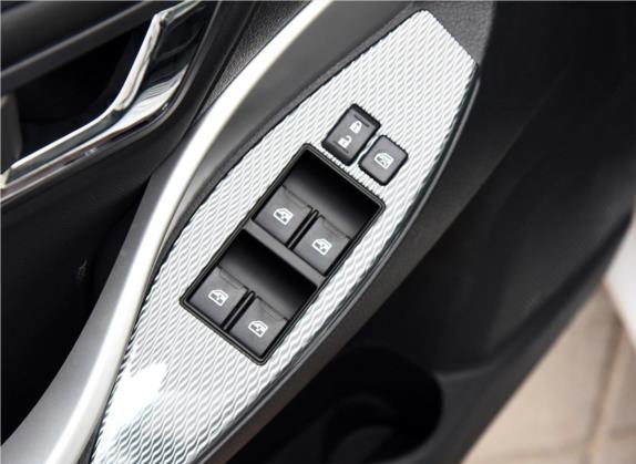 众泰Z300 2016款 1.5L 手动精英型 车厢座椅   门窗控制