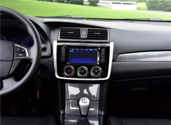 众泰Z300 2016款 1.5L 手动尊享型 中控类   中控台