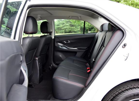 众泰Z300 2016款 1.5L 手动尊享型 车厢座椅   后排空间