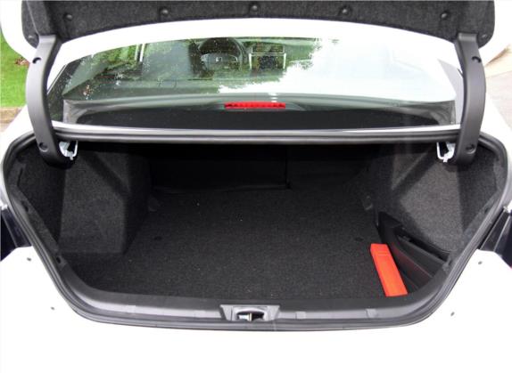 众泰Z300 2016款 1.5L 手动尊享型 车厢座椅   后备厢