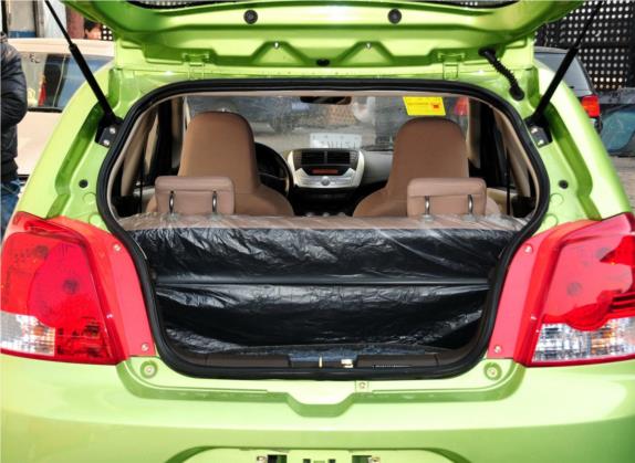 众泰Z100 2013款 1.0L 精英型 车厢座椅   后备厢