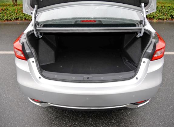 众泰Z500 2015款 1.5T 手动豪华型 车厢座椅   后备厢