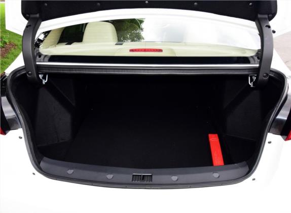 众泰Z500 2016款 1.5T 手动尊贵型 车厢座椅   后备厢
