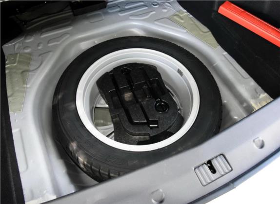 众泰Z500 2016款 1.5T 手动旗舰型 其他细节类   备胎