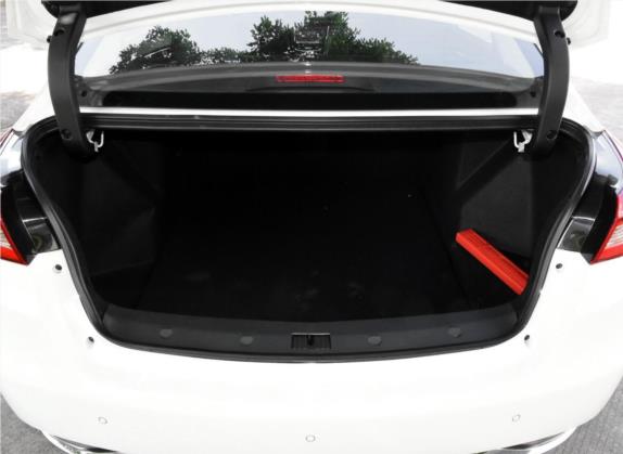 众泰Z500 2016款 1.5T 手动旗舰型 车厢座椅   后备厢