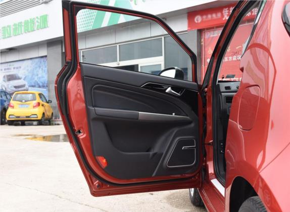 众泰E200 2018款 Pro 车厢座椅   前门板