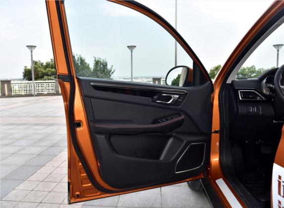 大迈X5 2017款 升级版 1.5T CVT总督型 车厢座椅   前门板