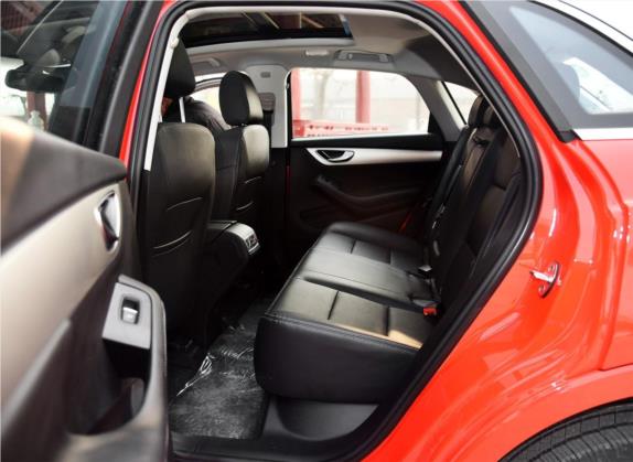 众泰SR7 2016款 1.5T CVT魔方之心版 国IV 车厢座椅   后排空间