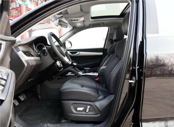 众泰SR7 2016款 1.5T 手动魔方之心版 国IV 车厢座椅   前排空间