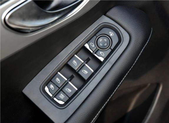 众泰SR7 2016款 1.5T 手动魔方之心版 国IV 车厢座椅   门窗控制