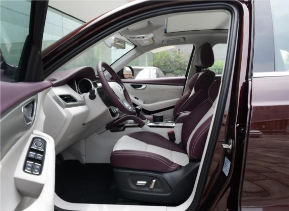 众泰SR7 2016款 1.5T 手动魔方之心版 国V 车厢座椅   前排空间