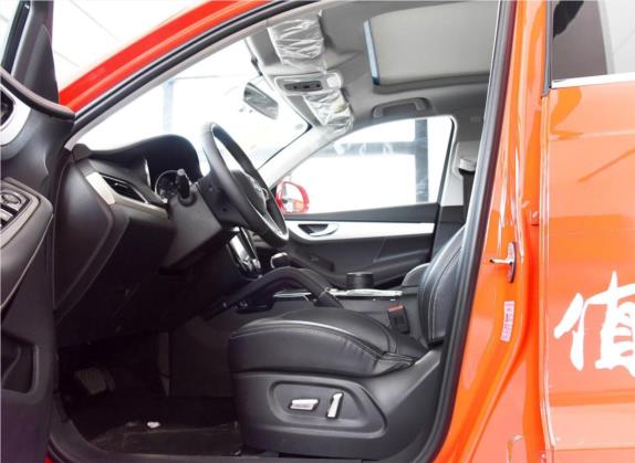 众泰SR7 2016款 1.5T CVT魔方之心版 国V 车厢座椅   前排空间