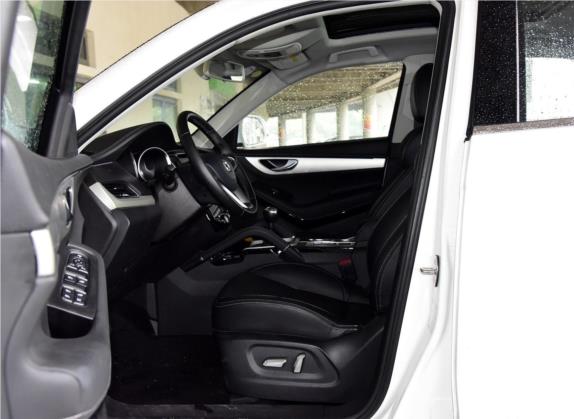 众泰SR7 2016款 1.5T 手动魔方之梦版 国V 车厢座椅   前排空间