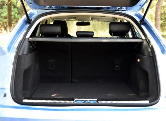 众泰SR7 2016款 1.5T CVT魔方之梦版 国V 车厢座椅   后备厢