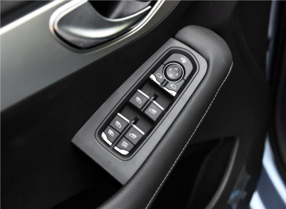 众泰SR7 2016款 1.5T CVT魔方之梦版 国V 车厢座椅   门窗控制