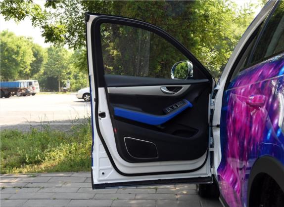 众泰SR7 2016款 1.5T CVT星光版 车厢座椅   前门板