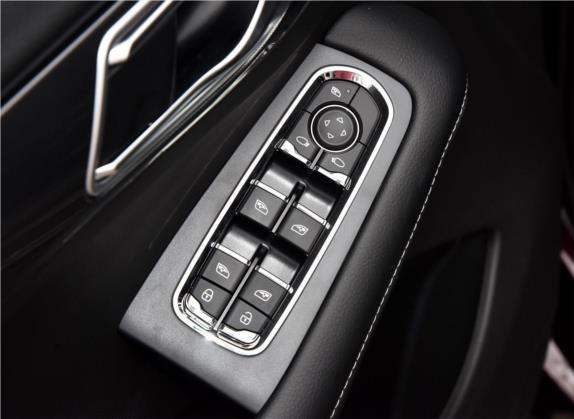 众泰SR7 2017款 1.5T 手动魔方之路版 车厢座椅   门窗控制
