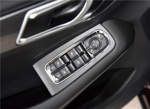 众泰SR7 2017款 1.5T 手动魔方之心版 车厢座椅   门窗控制