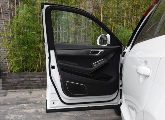 众泰SR7 2017款 1.5T CVT魔方之梦版 车厢座椅   前门板