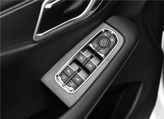 众泰SR7 2017款 1.5T CVT魔方之梦版 车厢座椅   门窗控制
