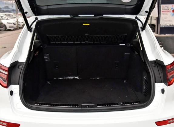 众泰SR9 2017款 2.0T 手动极致之心版 车厢座椅   后备厢