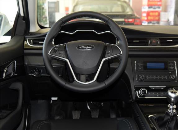 众泰Z560 2017款 1.5T 手动舒适型 中控类   驾驶位
