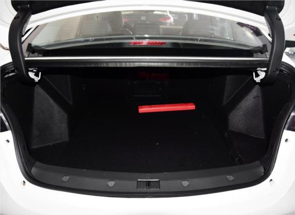 众泰Z560 2017款 1.5T 手动尊贵型 车厢座椅   后备厢