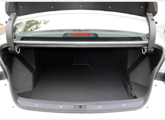 众泰Z560 2017款 1.5T CVT尊贵型 车厢座椅   后备厢