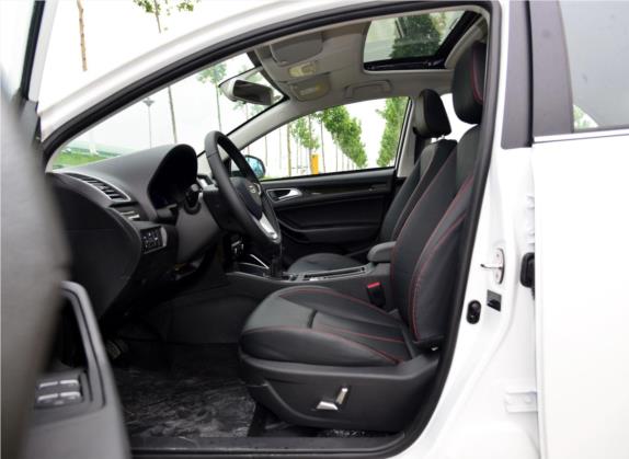众泰Z360 2017款 1.5L 手动尊贵型 车厢座椅   前排空间
