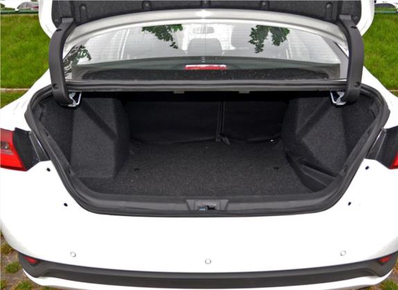 众泰Z360 2017款 1.5L 手动尊贵型 车厢座椅   后备厢