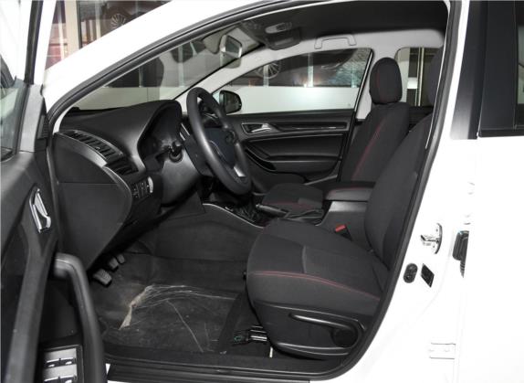 众泰Z360 2017款 1.5L 手动精英型 车厢座椅   前排空间
